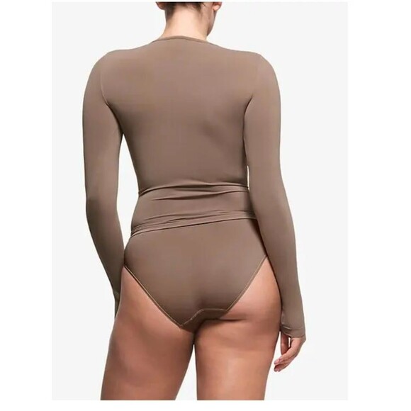 Skims soft smoothing seamless long sleeve t-shirt - Picture 4 of 7